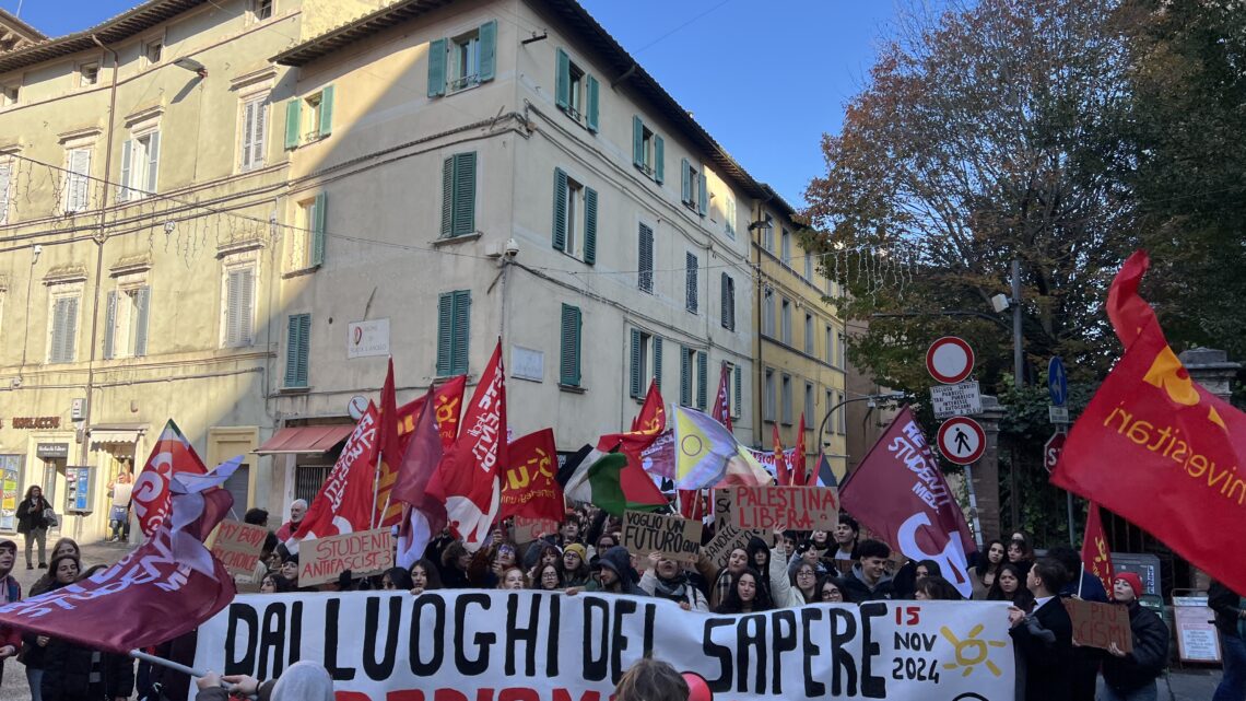 STUDENTI IN PIAZZA: DALLE SCUOLE E DALLE UNIVERSITÀ LIBERIAMO IL PAESE.