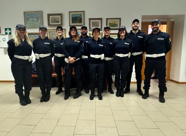 10 NUOVI AGENTI DI POLIZIA LOCALE ENTRANO IN SERVIZIO: INCONTRO CON L’AMMINISTRAZIONE COMUNALE E I DIRIGENTI