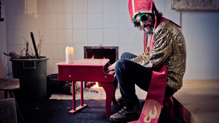 ANCHE A PERUGIA FA TAPPA IL NUOVO TOUR “CONCIATI PER LE FESTE” DI VINICIO CAPOSSELA