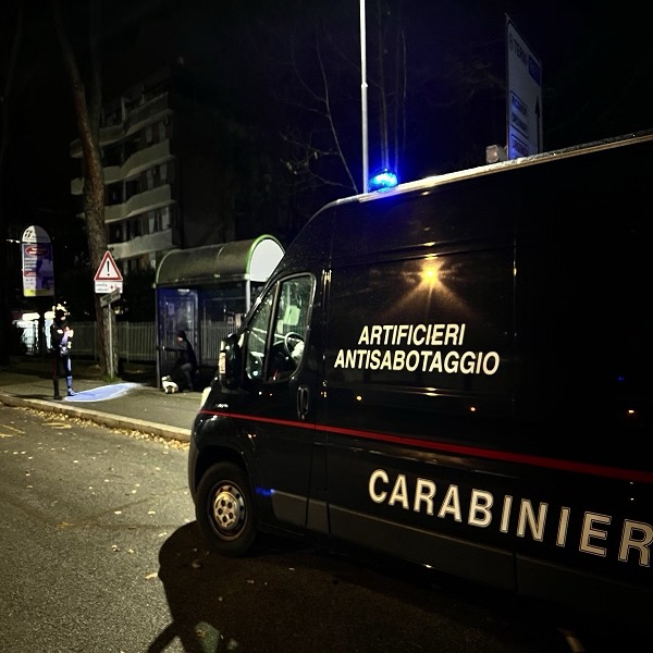 TERNI – SEGNALATO PLICO SOSPETTO: INTERVENGONO GLI ARTIFICIERI DEI CARABINIERI.