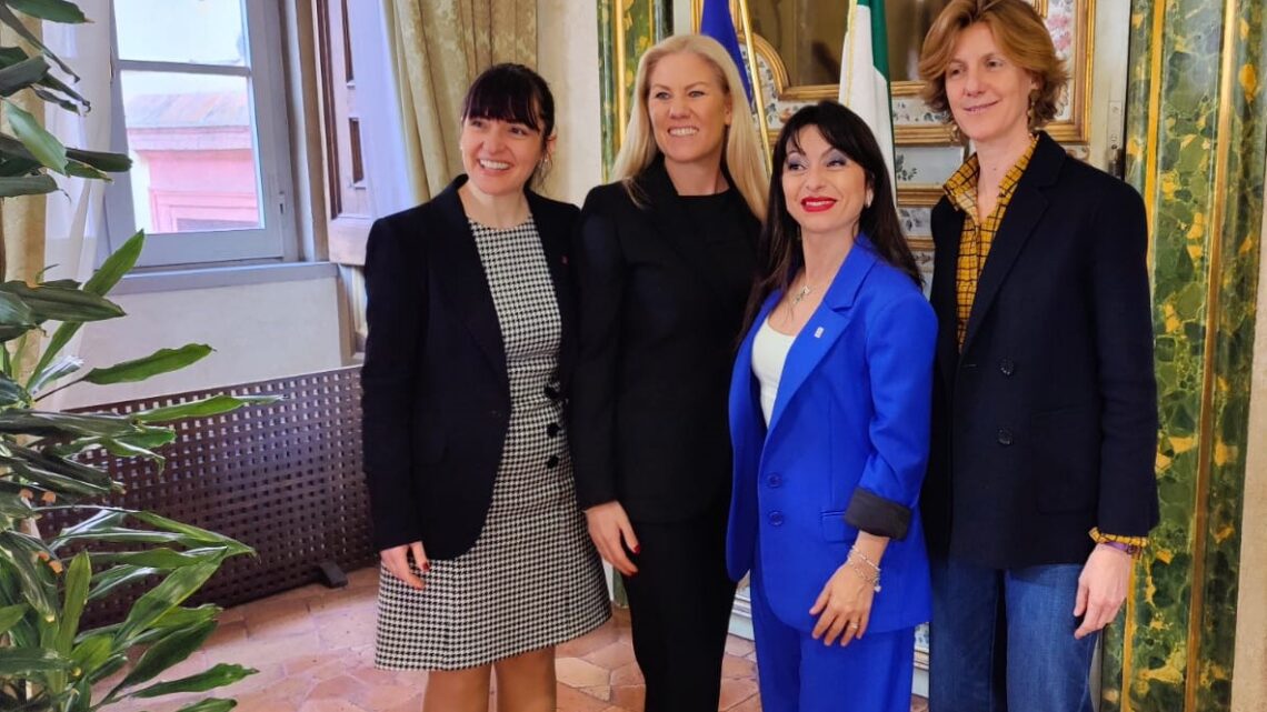 LA PRESIDENTE DELLA REGIONE STEFANIA PROIETTI HA INCONTRATO A PALAZZO DONINI SAAR VAN BUEREN, VICESEGRETARIO GENERALE DEL PSE, INSIEME ALLA PRESIDENTE DEL CONSIGLIO REGIONALE SARAH BISTOCCHI E ALLA PARLAMENTARE EUROPEA CAMILLA LAURETI