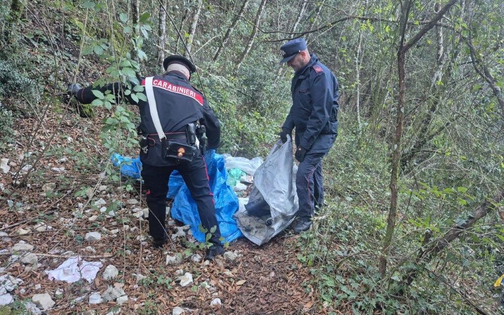 NARNI – BLITZ DEI CARABINIERI NELL’AREA BOSCHIVA DI SANT’URBANO: SMANTELLATI BIVACCHI. 