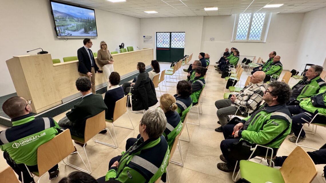 L’ASSESSORE MELONI CHIUDE IL CICLO DI INCONTRI CON VERTICI E DIPENDENTI DELLE AGENZIE COLLEGATE ALL’ASSESSORATO ALLE POLITICHE AGRICOLE CON LA VISITA A UMBRAFLOR: “PATRIMONIO DI CONOSCENZE E PROFESSIONALITÀ DA TUTELARE E VALORIZZARE, LAVORIAMO PER IL SUO SVILUPPO”