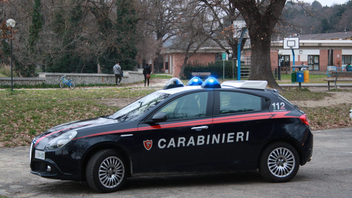 ORVIETO – AUTOVETTURA CON TRE SOSPETTATI DI FURTO SI SCHIANTA DOPO UN LUNGO INSEGUIMENTO DELLE PATTUGLIE DELL’ARMA.