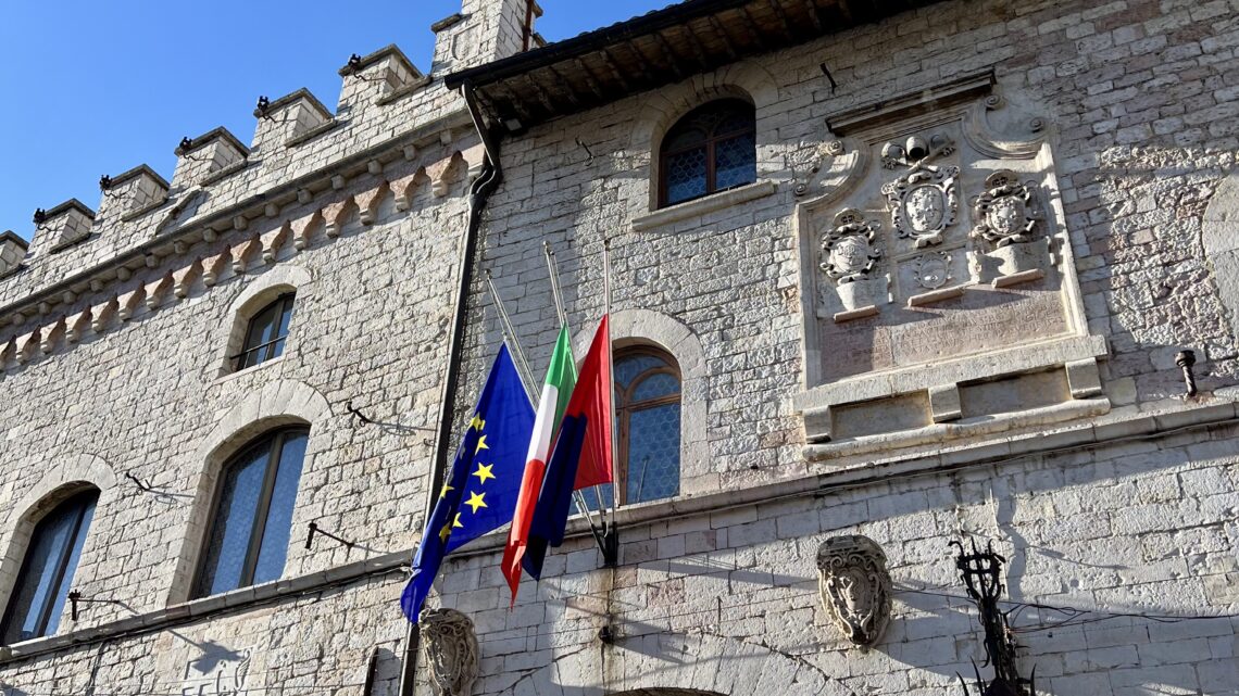 ASSISI RICORDA LE 65 VITTIME DEL COVID