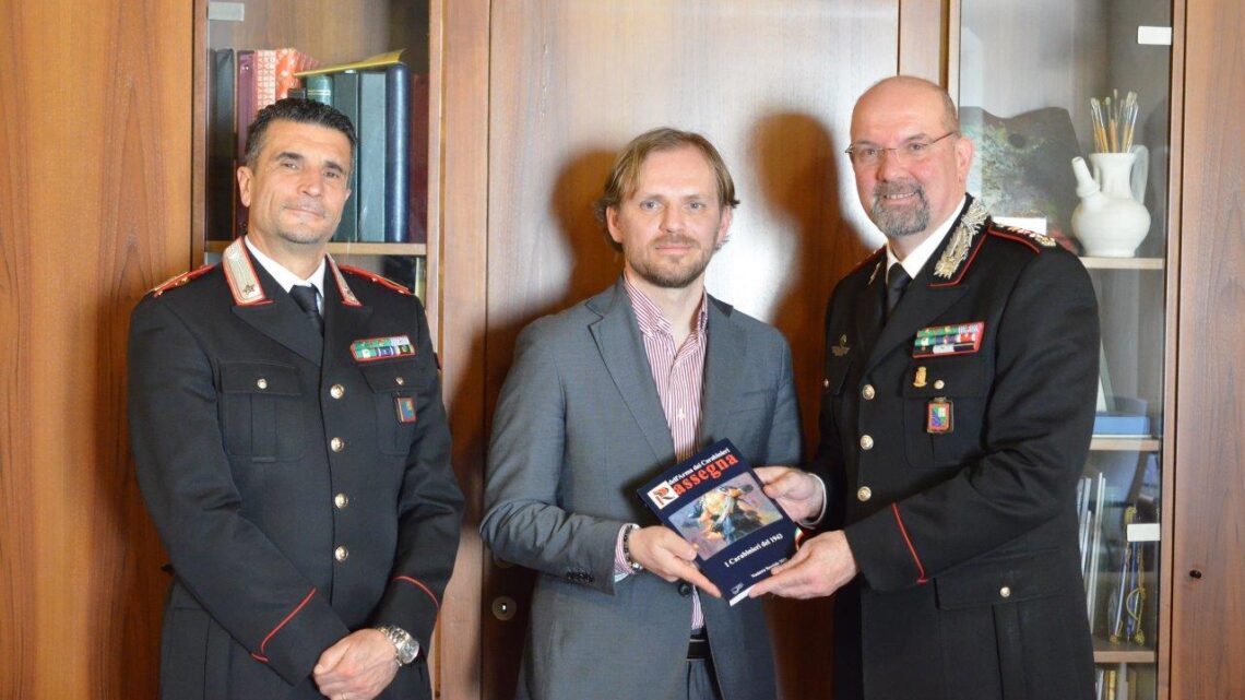 TERNI – CONSEGNA DI UN VOLUME SULL’ARMA ALL’ARCHIVIO DI STATO.