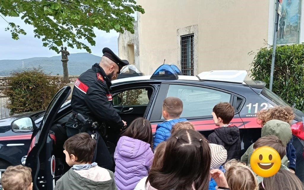 LUGNANO IN TEVERINA – CULTURA DELLA LEGALITA’: SCOLARESCA IN VISITA ALLA STAZIONE CARABINIERI.