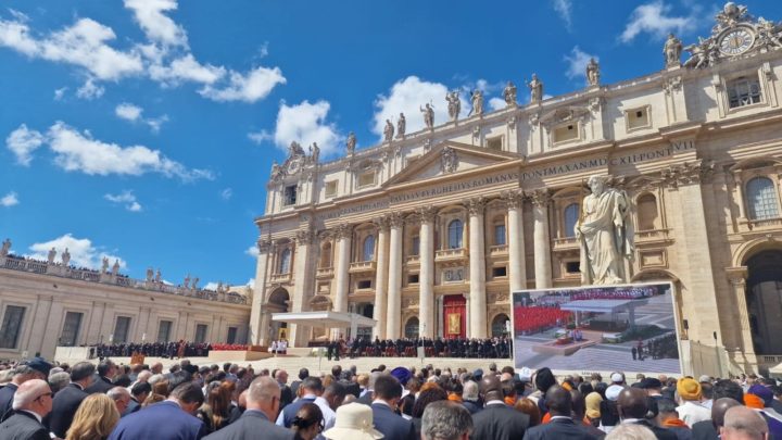 LA PRESIDENTE STEFANIA PROIETTI: “CON GRATITUDINE E AMORE L’UMBRIA SALUTA PAPA FRANCESCO, FRATELLO DI SAN FRANCESCO E TESTIMONE DI LUCE”