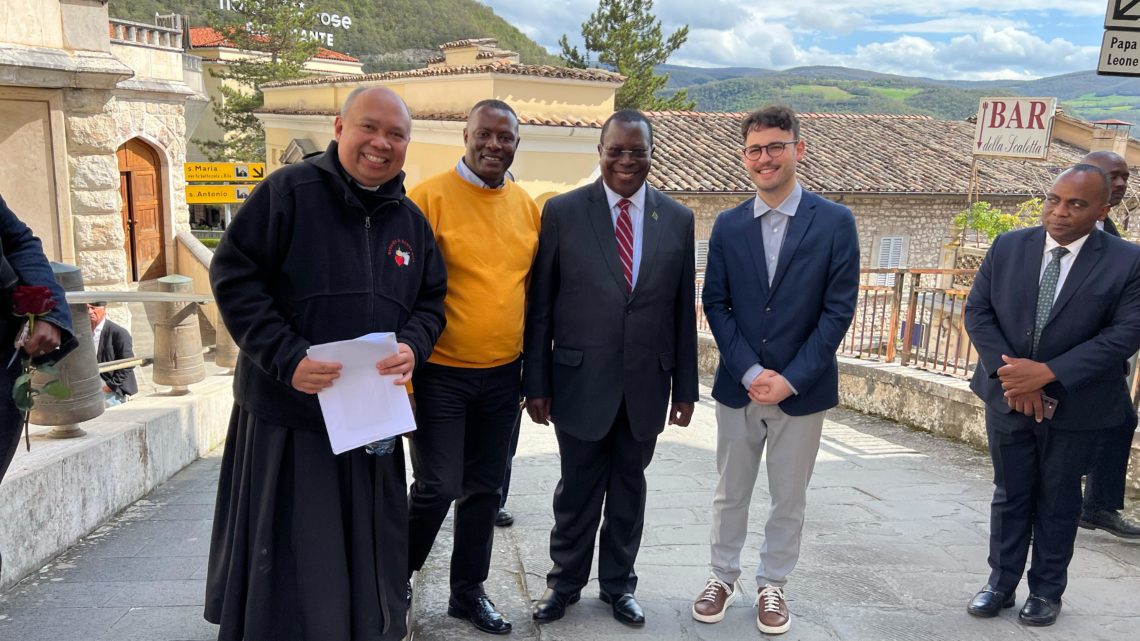 CASCIA ACCOGLIE IL VICEPRESIDENTE DELLA REPUBBLICA UNITA DI TANZANIA: OMAGGIO STRAORDINARIO A SANTA RITA