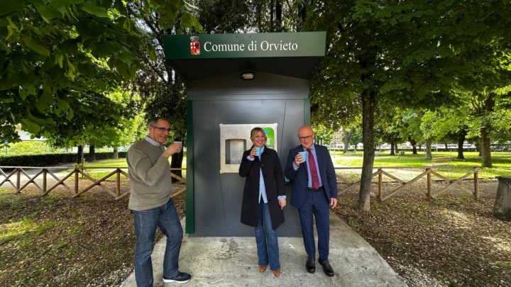 A ORVIETO SCALO LA NUOVA CASA DELL’ACQUA, IN UN ANNO IN CITTÀ “RISPARMIATE” NOVE TONNELLATE DI PLASTICA
