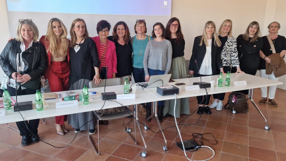PARTE DA CITTÀ DI CASTELLO IL CICLO DI INCONTRI: “IL PANE E LE ROSE” VOLUTO DALLA PROVINCIA DI PERUGIA SULLA PARITÀ DI GENERE. UN VIAGGIO NEL TERRITORIO PROVINCIALE FATTO DI PAROLE DIALOGO E CONFRONTO