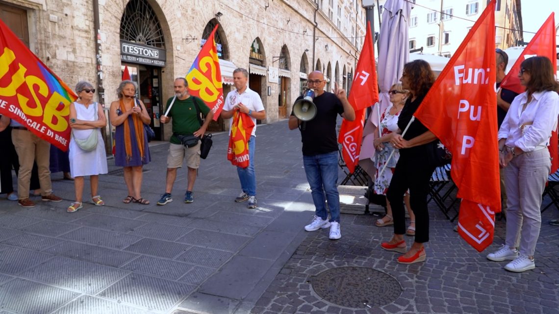  I PRECARI DELLA GIUSTIZIA IN PIAZZA A PERUGIA PER CHIEDERE LA STABILIZZAZIONE