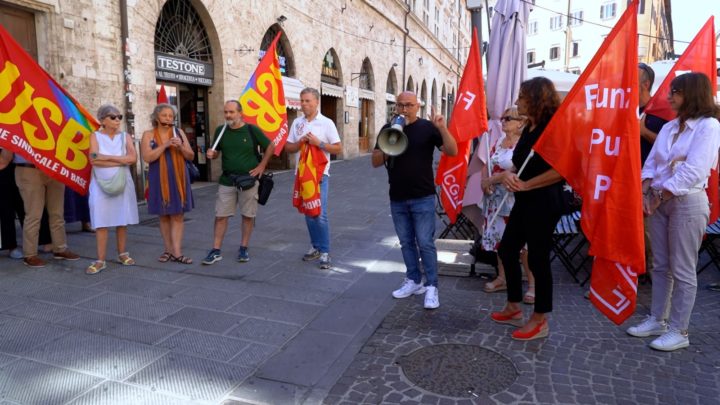  I PRECARI DELLA GIUSTIZIA IN PIAZZA A PERUGIA PER CHIEDERE LA STABILIZZAZIONE