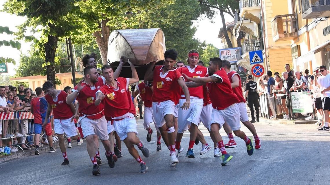 PASSIGNANO, I RIONI SONO PRONTI ALLA SFIDA PER CONQUISTARE IL 42° PALIO DELLE BARCHE.