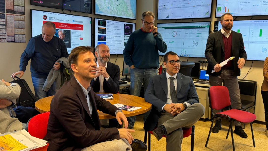 CYBERSECURITY, IL DIRETTORE DEL C.O.S.C UMBRIA, VICE QUESTORE AGGIUNTO DELLA POLIZIA DI STATO FRANCESCO VERDUCI IN VISITA AL CSIRT UMBRIA. VICEPRESIDENTE BORI: “UN’ALLEANZA STRATEGICA PER PROTEGGERE DATI E SERVIZI PUBBLICI”