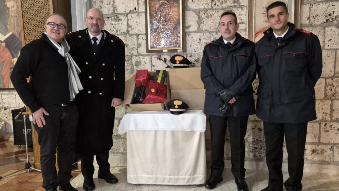 TERNI – I CARABINIERI DONANO GIOCATTOLI E DOLCI NATALIZI ALLA PARROCCHIA DI SAN PAOLO APOSTOLO.