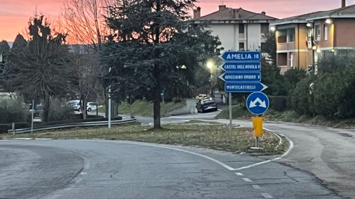 MONTECASTRILLI, DALLA REGIONE OLTRE 279 MILA EURO PER LA SICUREZZA STRADALE CON LA NUOVA ROTATORIA ALL’INGRESSO DEL CENTRO ABITATO. DE REBOTTI: “INTERVENTO STRATEGICO PER RIDURRE I RISCHI E MIGLIORARE LA QUALITÀ DELLA VIABILITÀ”.