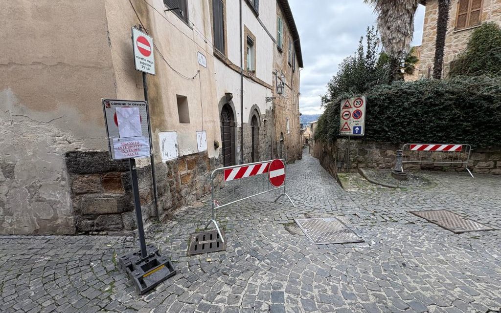 INTERRUZIONE DELLA CIRCOLAZIONE VEICOLARE E PEDONALE IN VIA DEL CACCIA