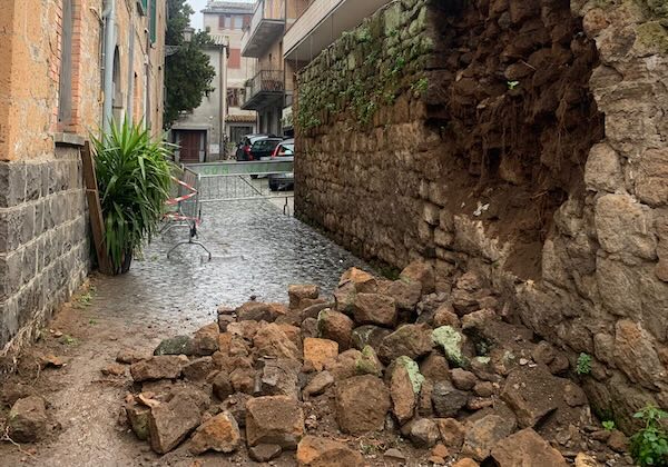 CIRCOLAZIONE VEICOLARE E PEDONALE INTERROTTA IN VICOLO DELLA PACE