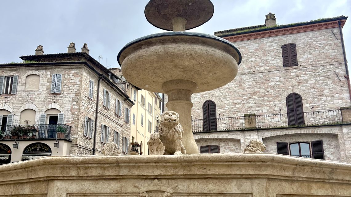 ASSISI CELEBRA LA FONTE DI PIAZZA: ISTITUZIONI E IMPRESE INSIEME PER IL FUTURO DEL PATRIMONIO