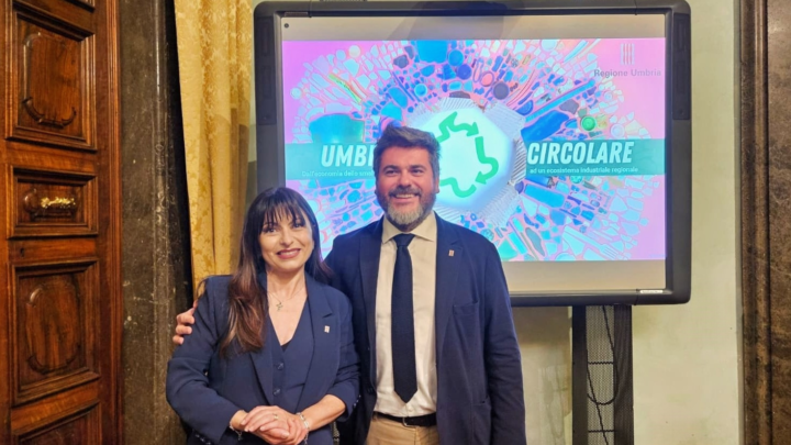 OLTRE L’EMERGENZA C’È LA SOLUZIONE, L’UMBRIA DALLO SMALTIMENTO ALL’ECONOMIA CIRCOLARE. PRESENTATO IL PERCORSO DI PARTECIPAZIONE SULLA NUOVA LEGGE ECONOMIA CIRCOLARE E SULL’AGGIORNAMENTO DEL PIANO RIFIUTI.