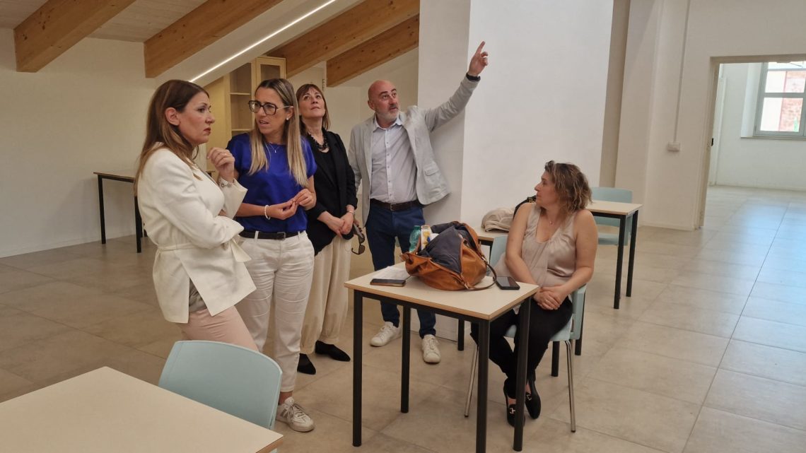 FOLIGNO – IL MINISTRO DELL’ISTRUZIONE E DEL MERITO IN VISITA LICEO SCIENTIFICO MARCONI E L’ISTITUTO TECNICO LEONARDO DA VINCI – LABORATORIO MISURE