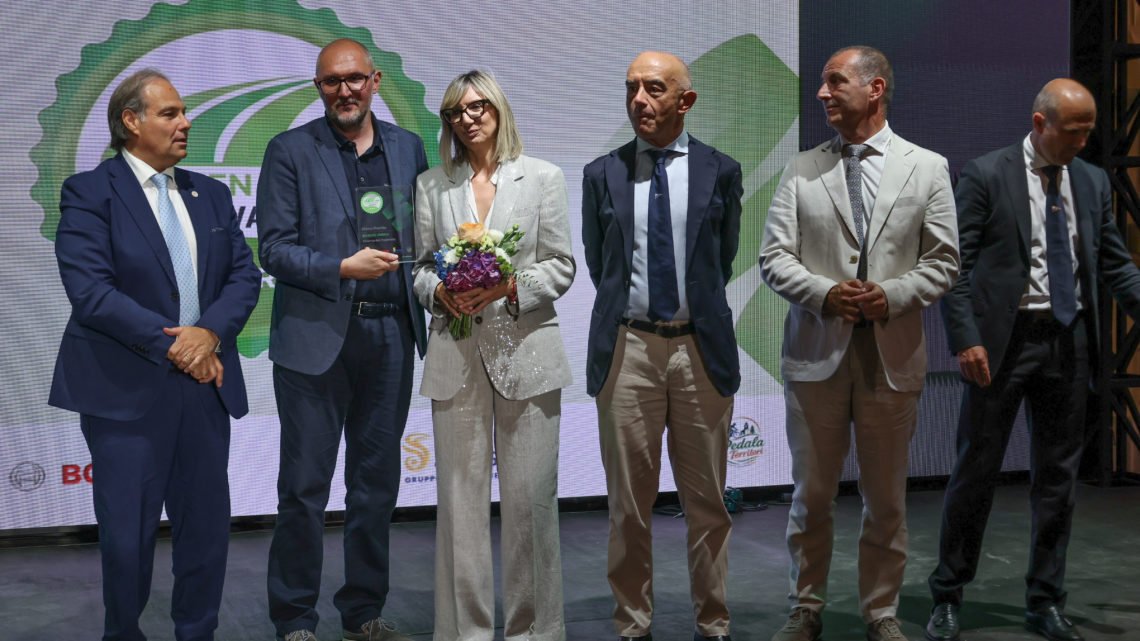OSCAR ITALIANO DEL CICLOTURISMO 2026, L’UMBRIA VINCE CON LA CICLOVIA DEL TRASIMENO. MELONI: “UN PREMIO ALLA NOSTRA VISIONE DI TURISMO LENTO, ACCESSIBILE E SOSTENIBILE”.